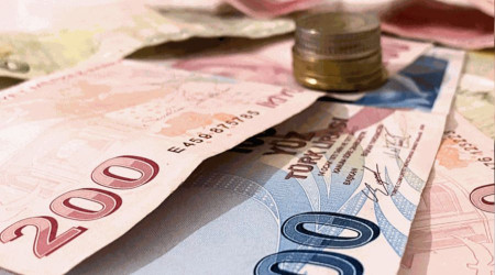 Çalışmayan emeklilere 5 bin TL ikramiye öngören madde kabul edildi