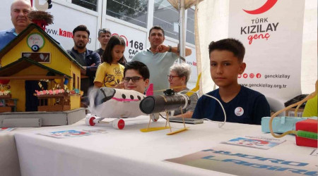 Çanakkale'de atık malzemelerden yapılan oyuncaklar yarıştı
