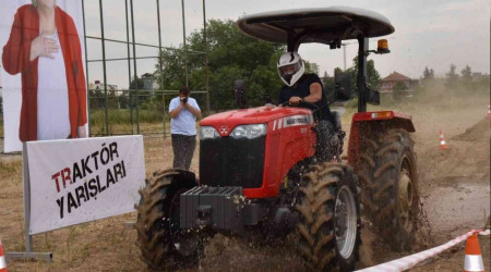 Ceyhan'da traktör yarışı heyecanı yaşandı