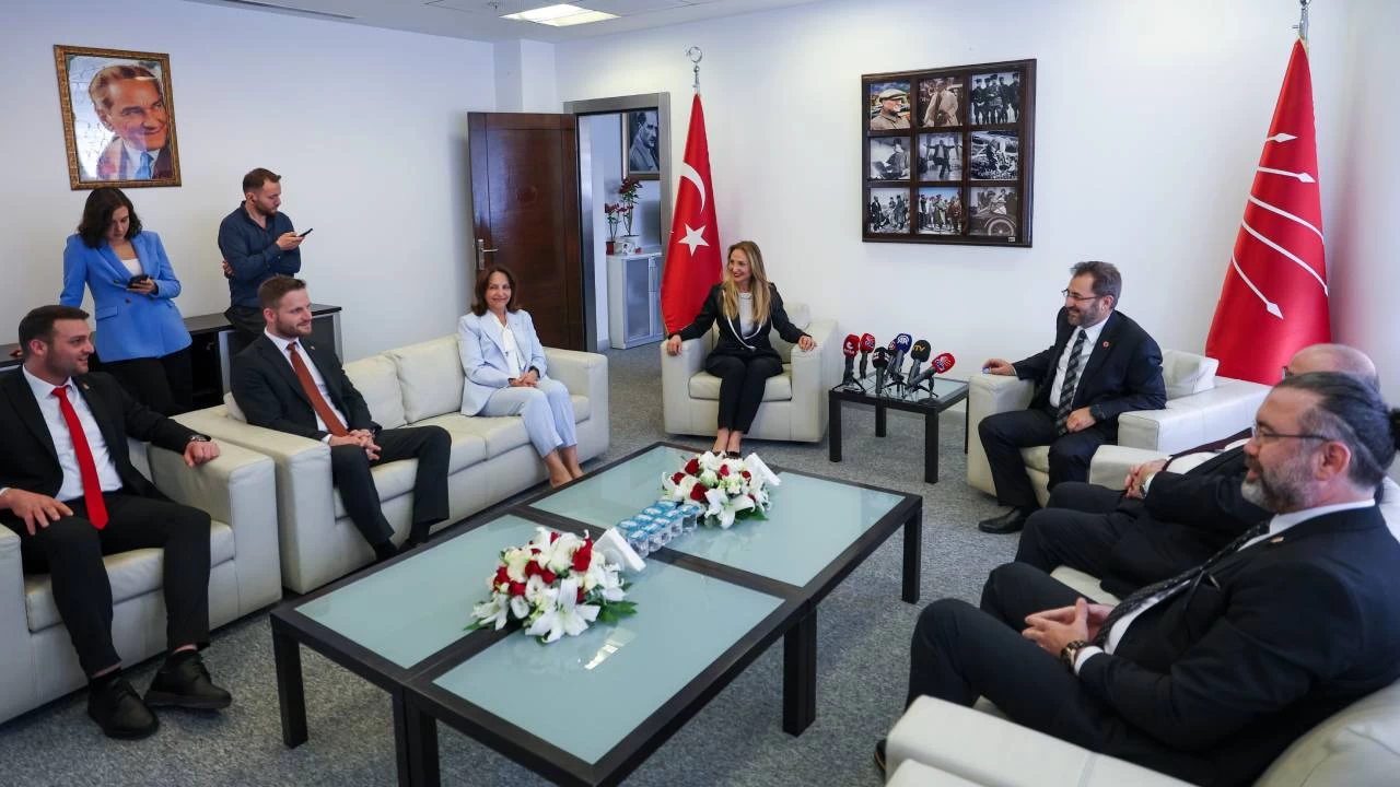 CHP, 16 siyasi partinin bayram ziyaretine ev sahipliği yaptı