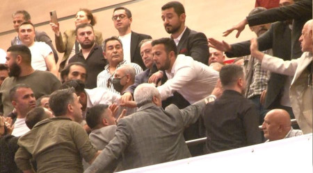 CHP İstanbul İl Kongresi'nde kavga çıktı