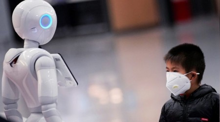 Çin’de salgına karşı robotlu önlem