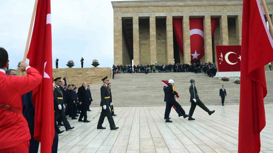 Cumhurbaşkanı Erdoğan başkanlığındaki devlet erkanı Anıtkabir'i ziyaret etti