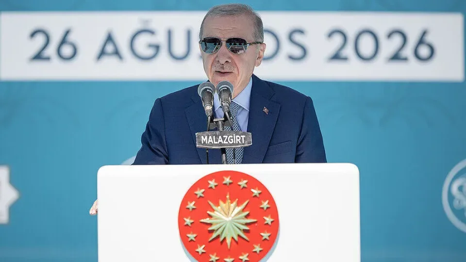 Cumhurbaşkanı Erdoğan, "Gerektiğinde her şeyden sarfınazar ederiz ama söz konusu vatanımız olduğunda, devletimizin ve milletimizin istikbali olduğunda kimseye boyun eğmeyiz" dedi