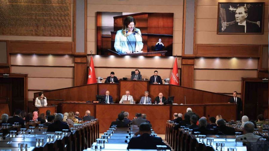 Cüneyt Arkın'ın ismi Bağcılar'daki erkek yurduna verildi