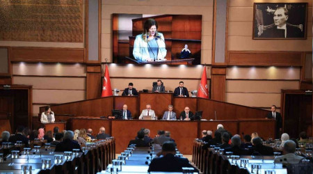 Cüneyt Arkın'ın ismi Bağcılar'daki erkek yurduna verildi