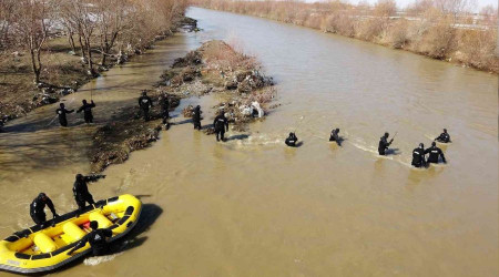 Dalg polisler Yamur'u aramaya devam ediyor