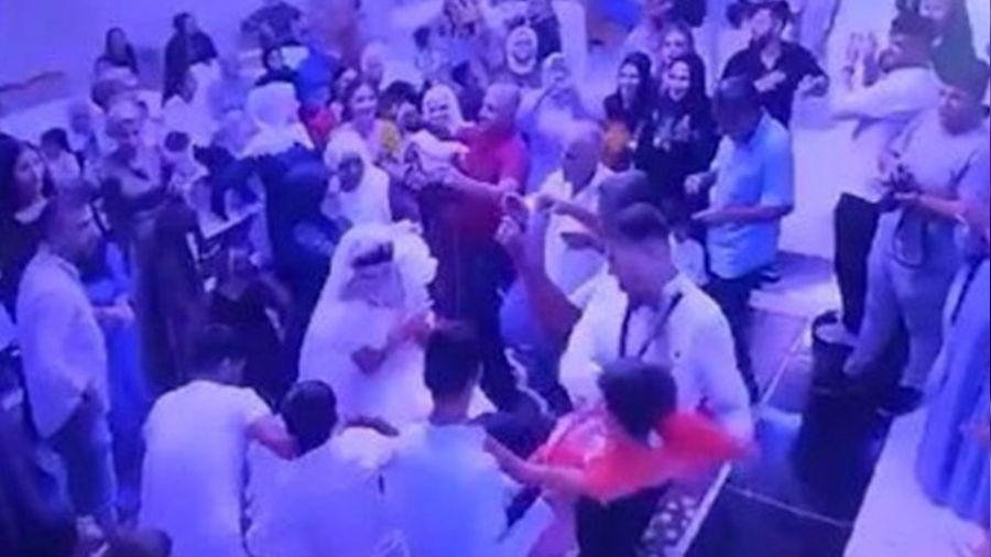 Damat para kapmak isteyen çocuğu fırlattı
