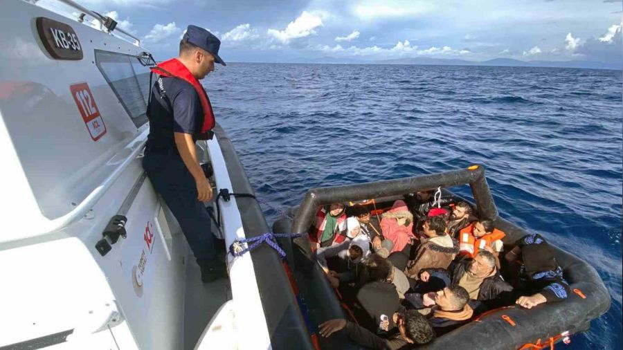 Datça'da 18 düzensiz göçmen kurtarıldı, 40 göçmen yakalandı
