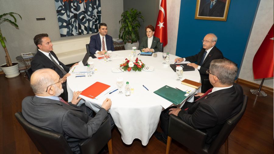 Davuto�lu liderler turuna ��kt�