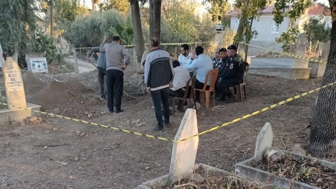 Defin için kazılan mezardan bin 100 adet gümüş sikke çıktı