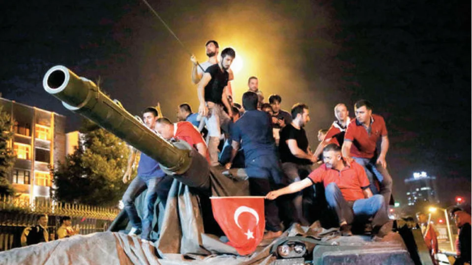 Demokrasi Zaferinin 10. y�l�: T�rkiye �ehitlerini an�yor