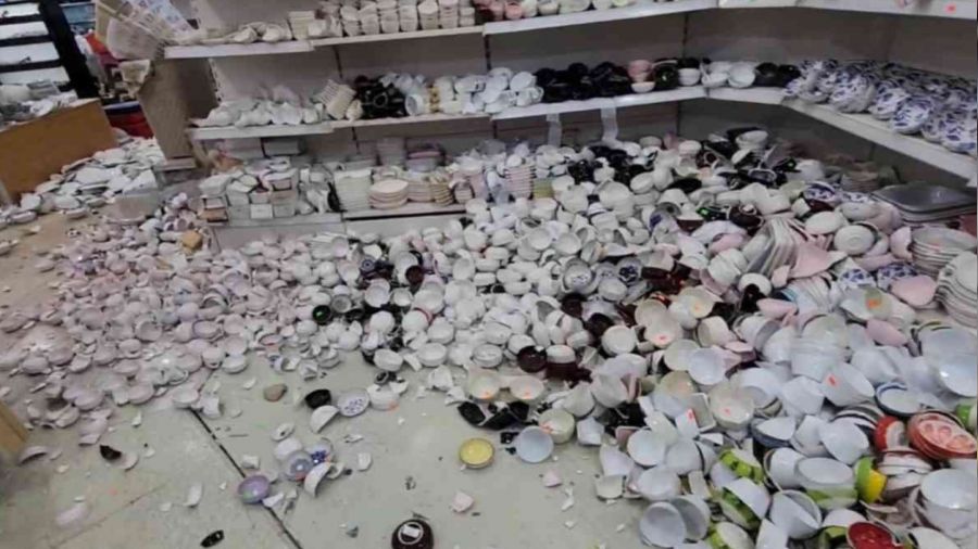 Deprem i� yerlerinde b�y�k hasar b�rakt�