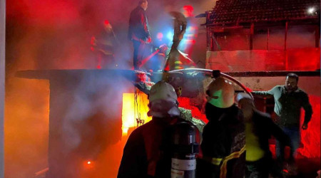 Depremden kurtardığı eşyaları yangında kül oldu