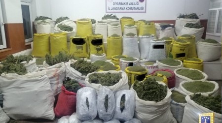 Diyarbakr'da 1 ton 720 kilo uyuturucu ele geirildi