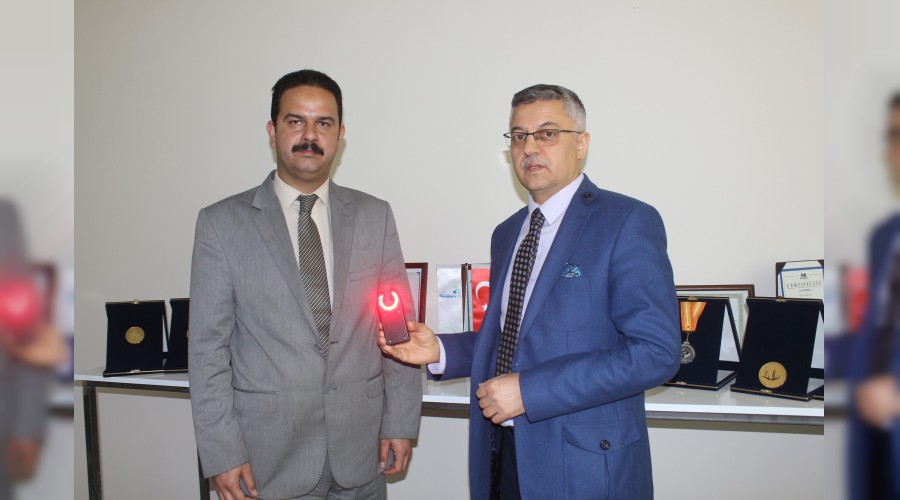 Doktor ve hem�ireler bu cihazla damarlar� kolayl�kla bulup, i�ne yapabilecekler