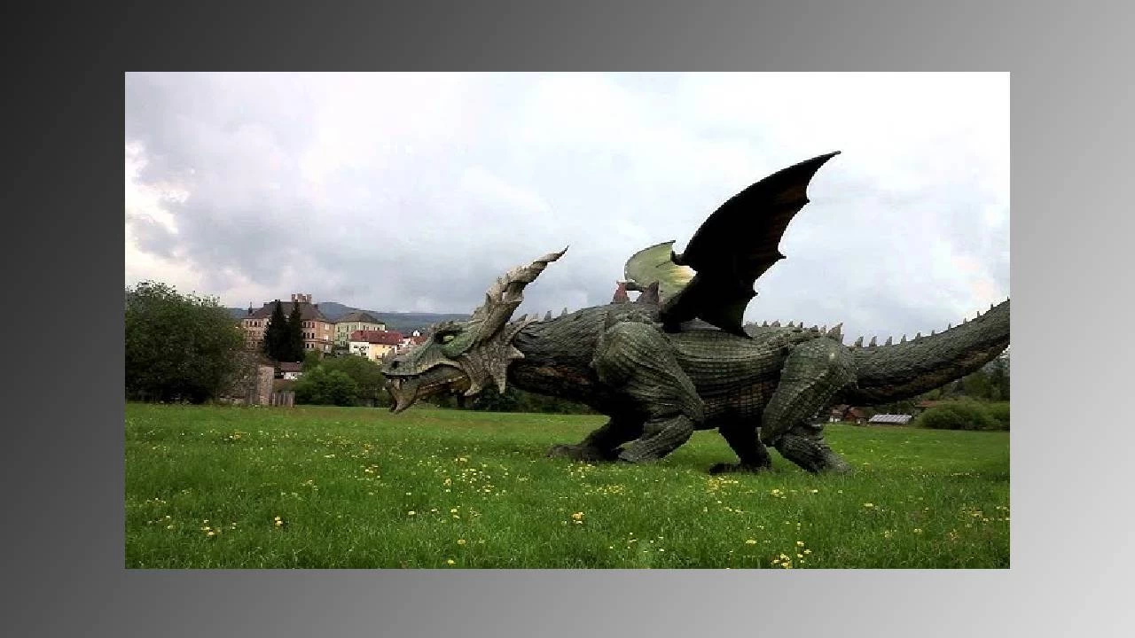 Dnyann en byk robotu: Monster Dragon
