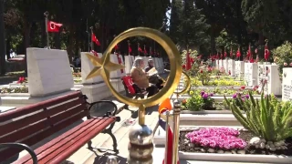 Edirnekapı Şehitliği'nde bayram ziyareti