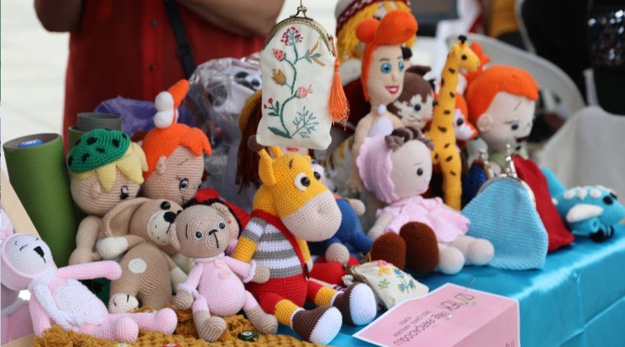 El eme�i �r�nler vatanda�larla bulu�uyor