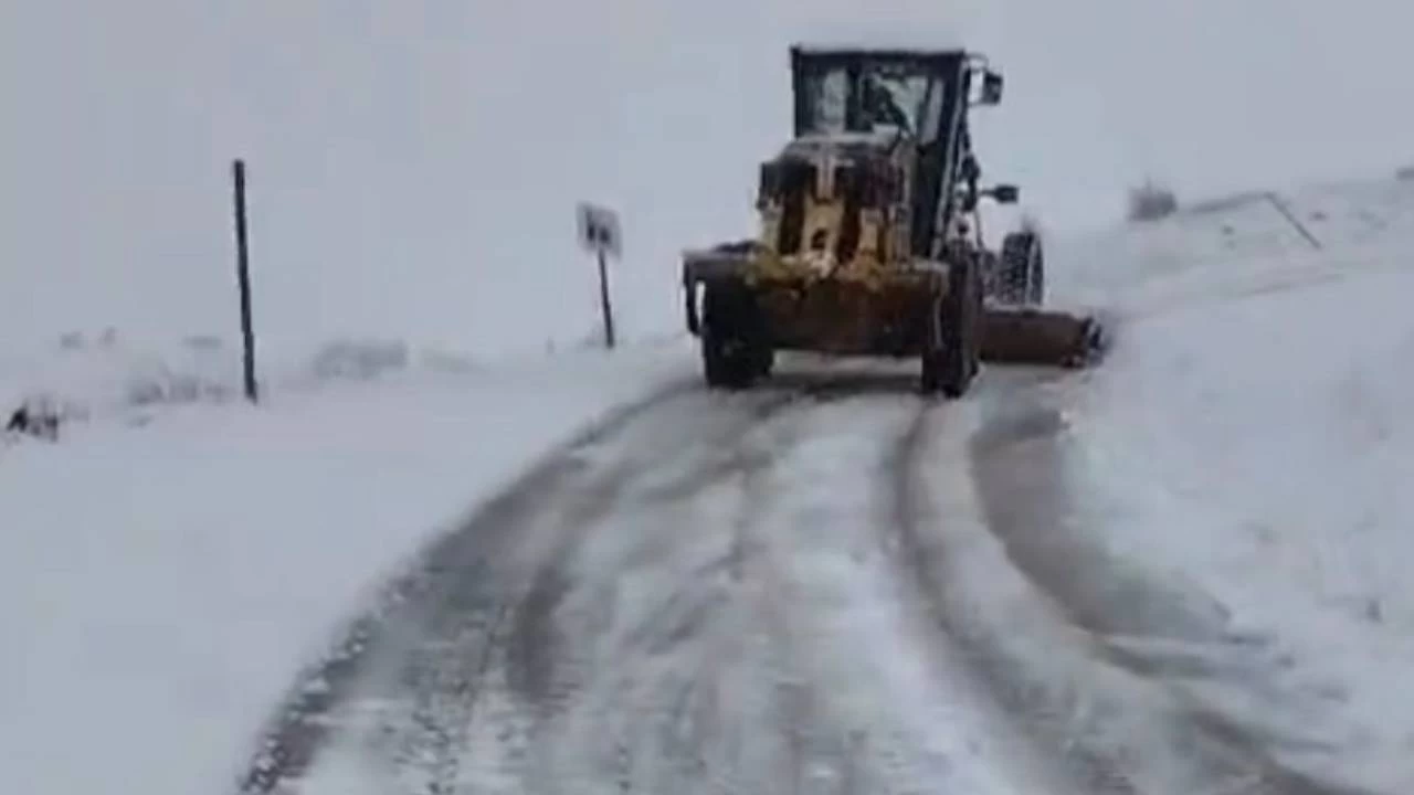 Elazığ'da 30 köy yolu ulaşıma kapandı