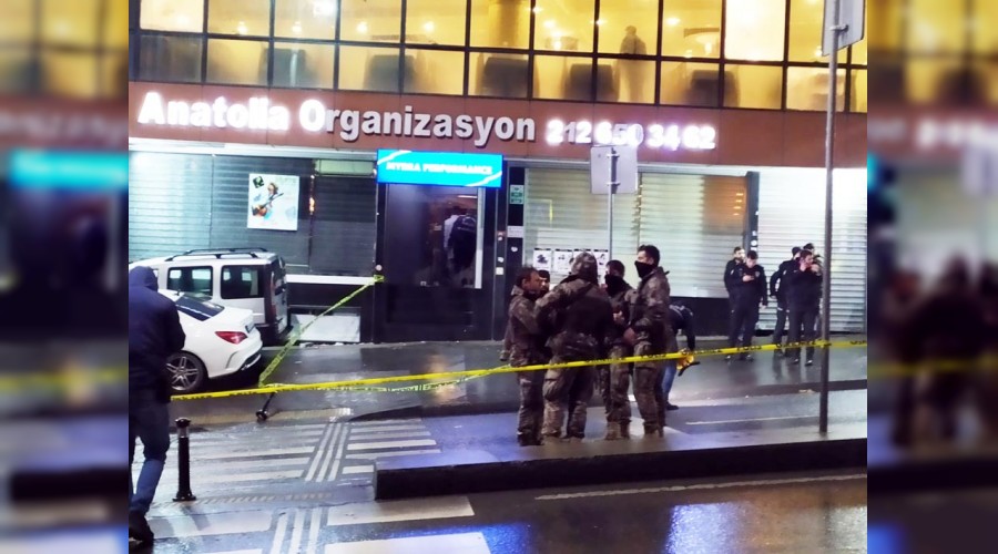 Elinde silahla mekanı bastı: 6 yaralı