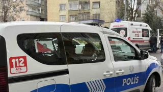 Emekli polis evinde �l� bulundu