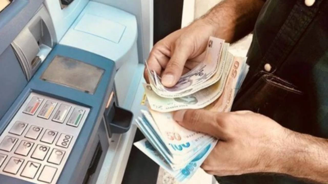 Emeklilere bayram ikramiyeleri ödenmeye başladı