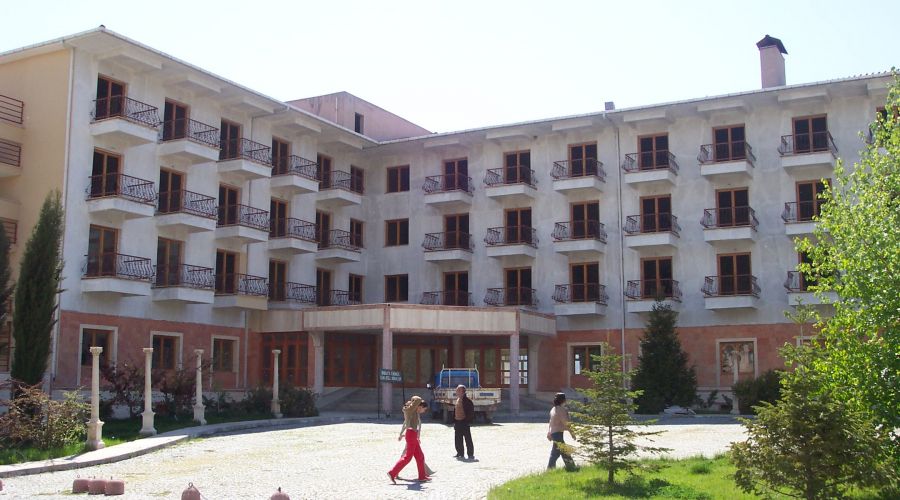 Emet Belediyesi'ne ait otel 20 y�l kiraya verilecek