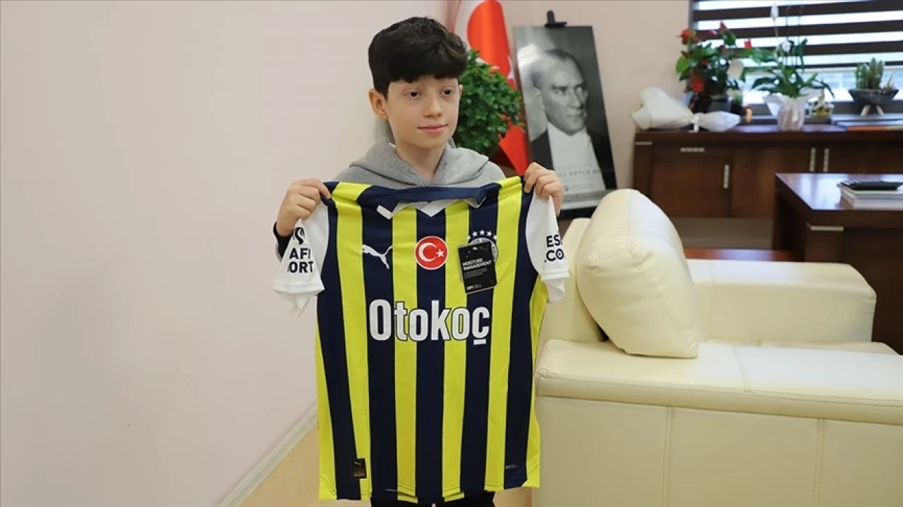 Emre Mor'un formasını sırtına geçirdi