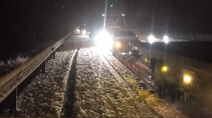 En kritik yolu kar tıkadı