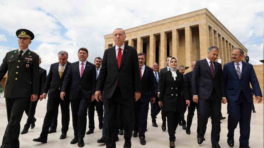 Erdoğan ve bakanlar Anıtkabir'i ziyaret etti
