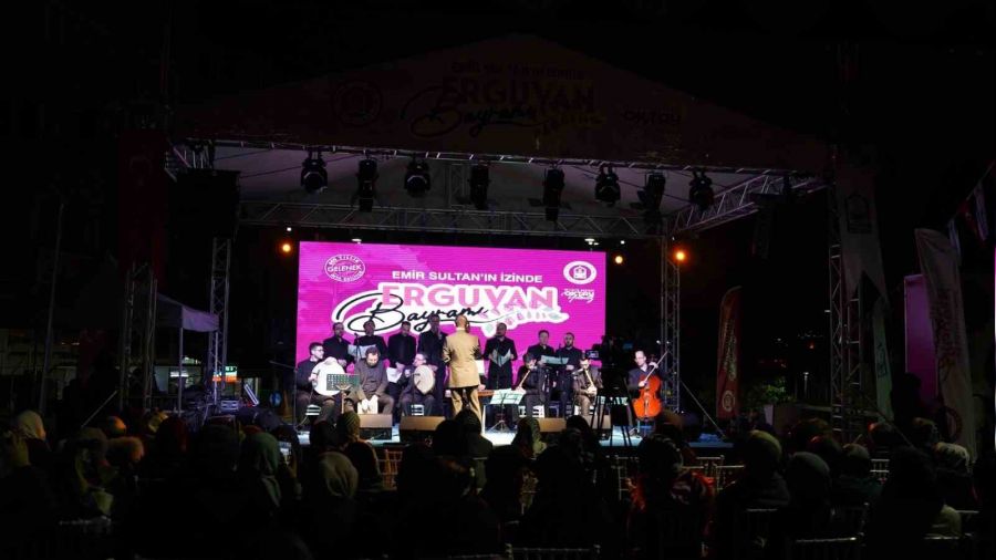 Erguvan Bayramı'na yoğun ilgi