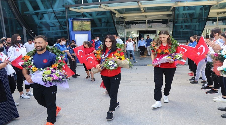 Erzincan şampiyonlarını coşkuyla bağrına bastı