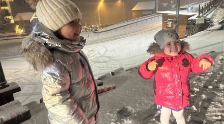 Erzurum'da vatandaşlar karın tadını çıkarttı