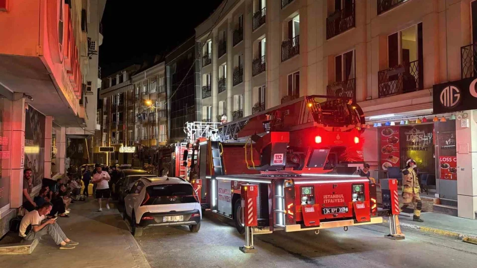 Esenyurt'ta otel yang�n�: �ok say�da vatanda� mahsur kald�