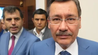 Eski Ankara B�y�k�ehir Belediye Ba�kan� Melih G�k�ek, Almanya'da �ok say�da ta��nmaza sahip oldu�u iddias�n�n ard�ndan Gazeteci Murat A��rel hakk�nda su� duyurusunda bulundu�unu duyurdu