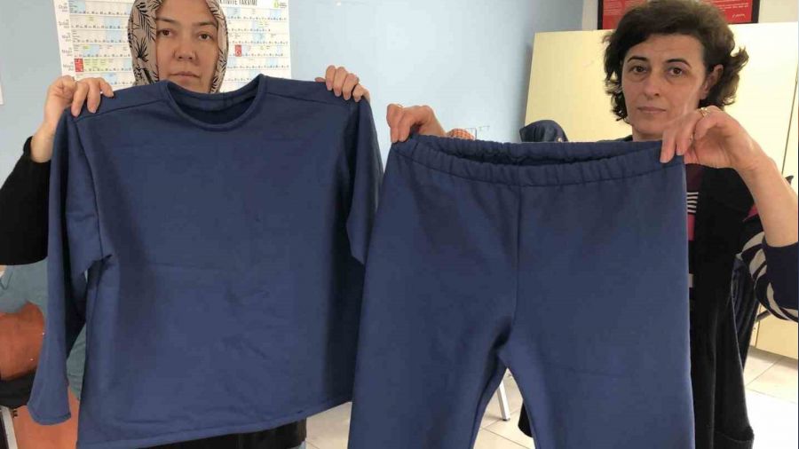 Eski�ehirli kad�nlar depremzedeler i�in k��l�k k�yafet dikiyor