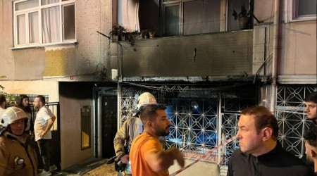 Fatih'te 5 katlı binada korkutan yangın