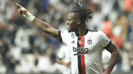 Fenerbahçe Beşiktaş'ın eski golcüsü aldı
