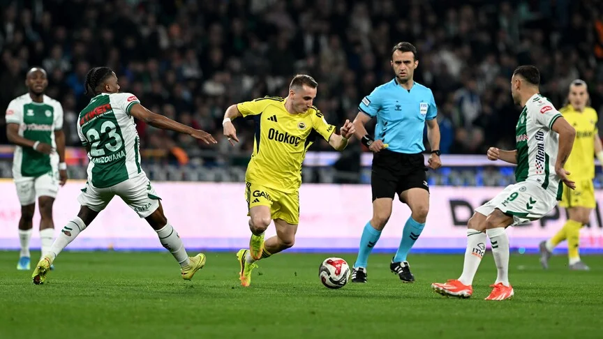 Fenerbah�e, Konyaspor'u deplasmanda 3 golle ma�lup etti