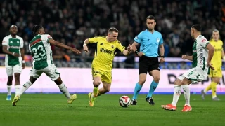 Fenerbah�e, Konyaspor'u deplasmanda 3 golle ma�lup etti