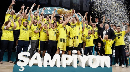 Fenerbahçe potada kupaları topladı