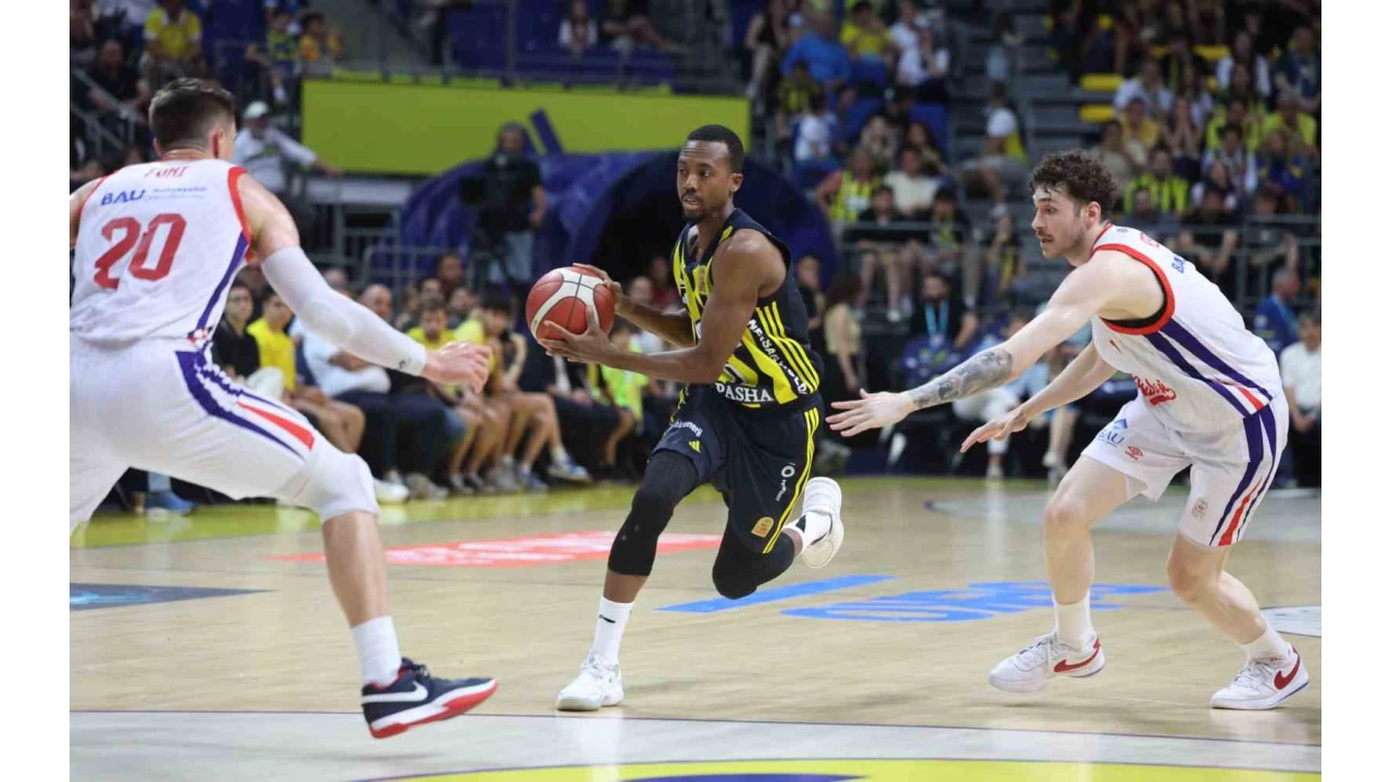 Fenerbahçe, seride 2-0 öne geçti