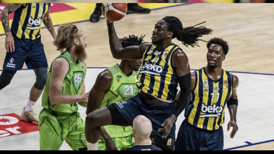 Fenerbah�e seriye farkl� ba�lad� 