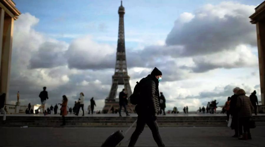 Fransa'da son 24 saatte 25 bin 190 yeni vaka