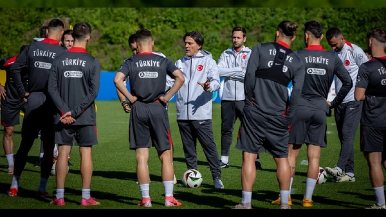 “Futbolcuların kendi pozisyonlarında oynaması lazım”
