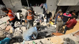 Gazze'de enkaz altndan 5 rm ceset karld