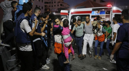 Gazze'de Şifa Hastanesinin kapasitesi doldu, yaralılar koridorlarda ameliyat ediliyor