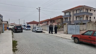 Genç kadın babasının silahı ile kendisini vurdu