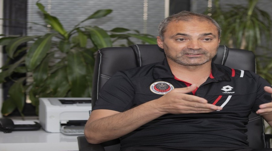 Gen�ler aya�a kalkt�